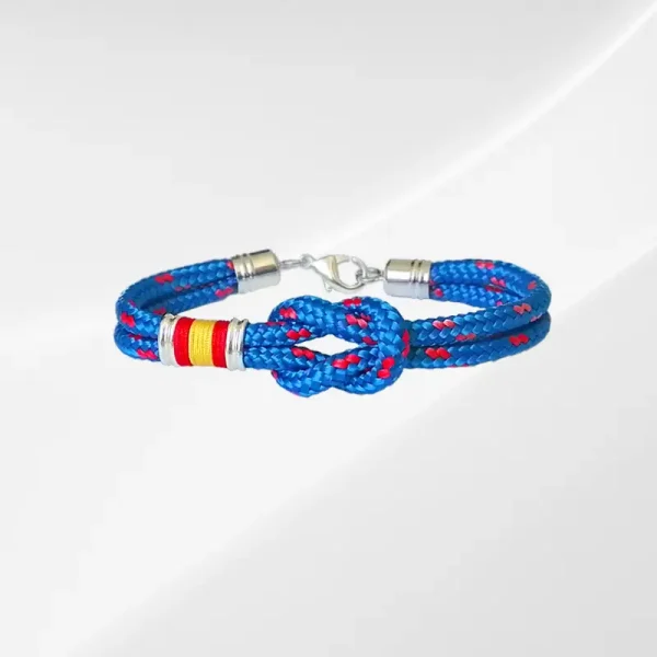 Pulsera en cordón con remate en plata y bandera de España, referencia 3889. Diseño exclusivo de Arte y Raza